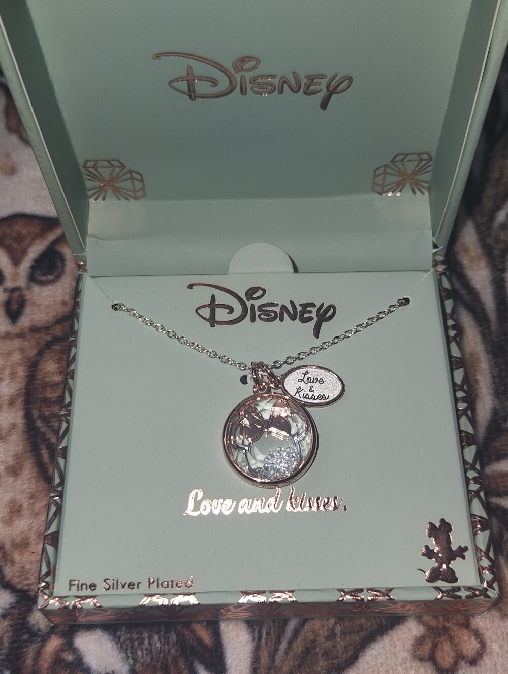 NWT Disney Minnie Mouse "Love and Kisses" Crystal Shaker Necklace